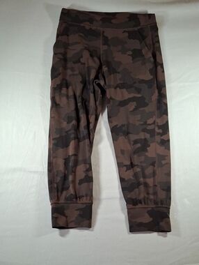 Lululemon Align Jogger Crop 23". Size 6
